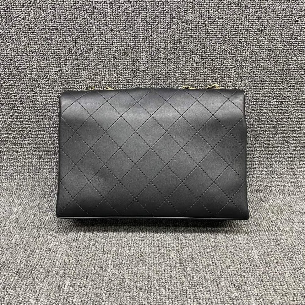 100% Authentic CHANEL Leather Shoulder Bag - Picture 2 of 14